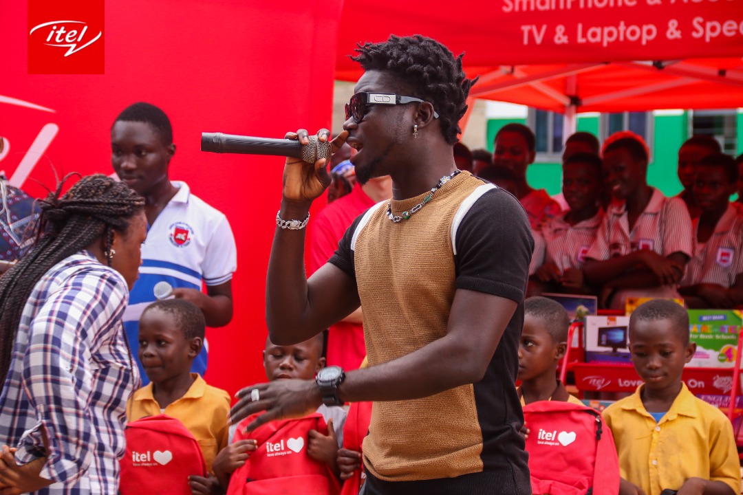 Itel-Ghana-Donates-Library-and