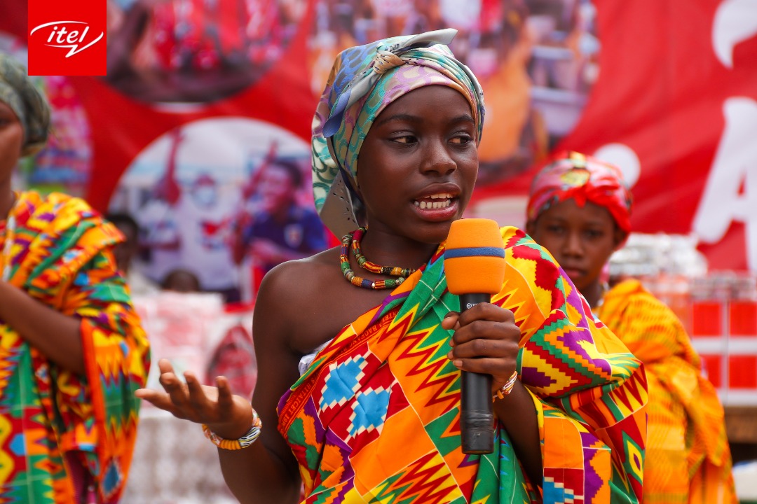 Itel-Ghana-Donates-Library-and