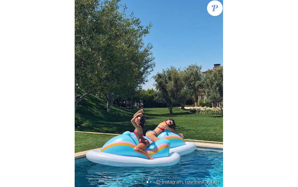 Kendall Jenner et sa soeur Kourtney Kardashian : Pool party en bikini