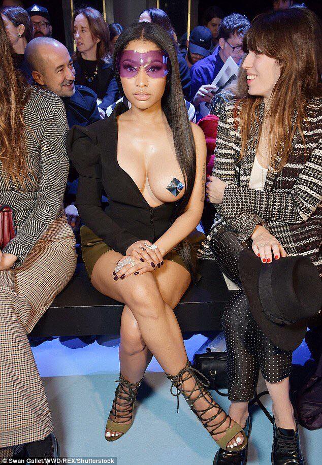 nicki-minaj-naked-boobs-4